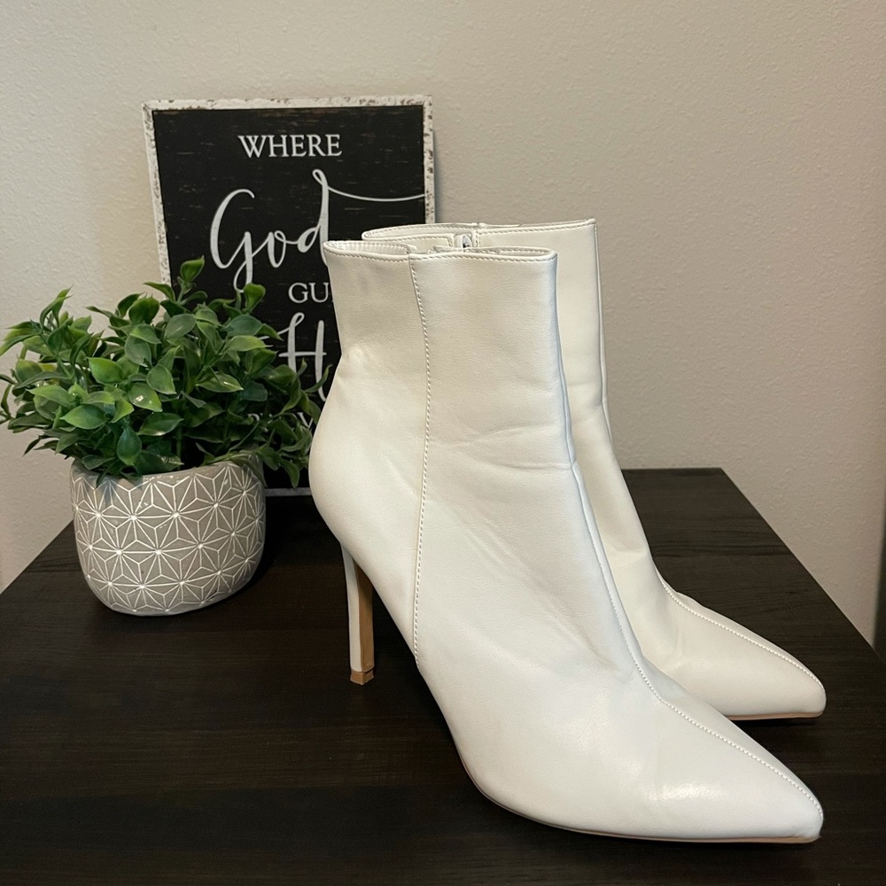 Shoes/heels/booties